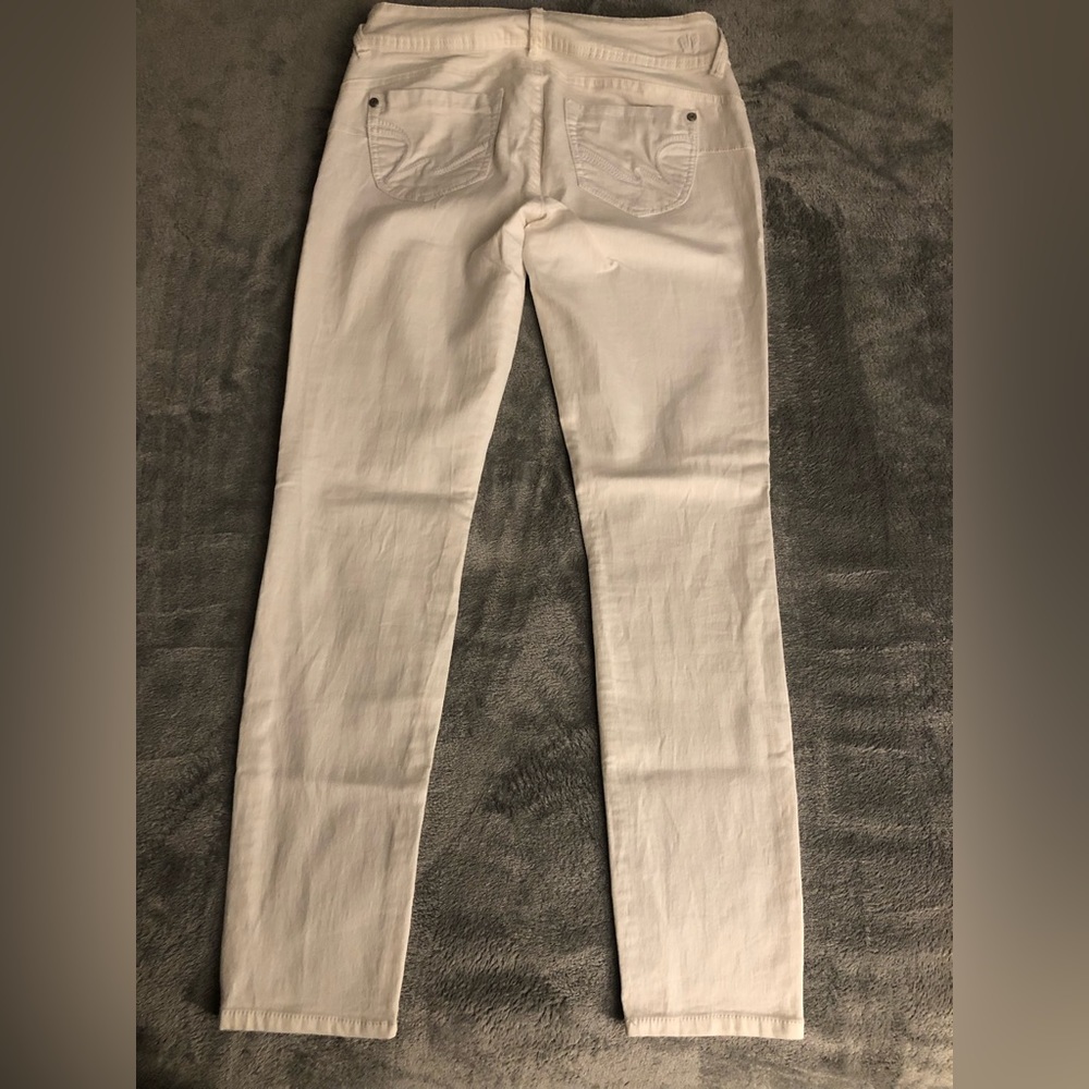 White Wallflower size 9 skinny jeans